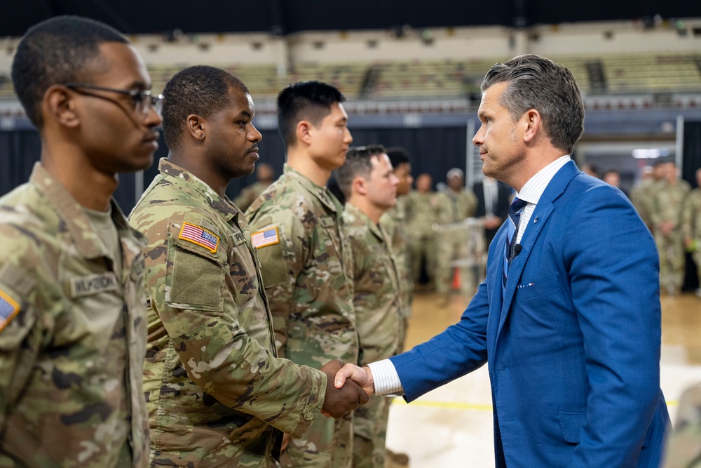 SD Meets with DC National Guard Troops at DC Armory
