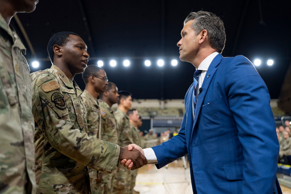 SD Meets with DC National Guard Troops at DC Armory
