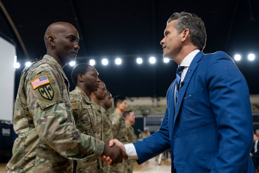 SD Meets with DC National Guard Troops at DC Armory