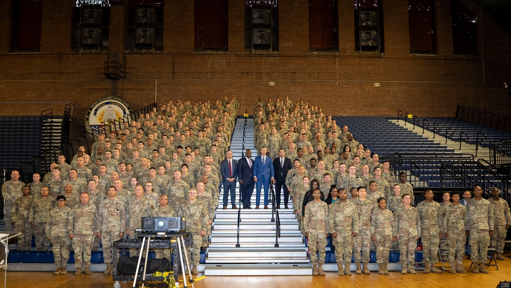 SD Meets with DC National Guard Troops at DC Armory
