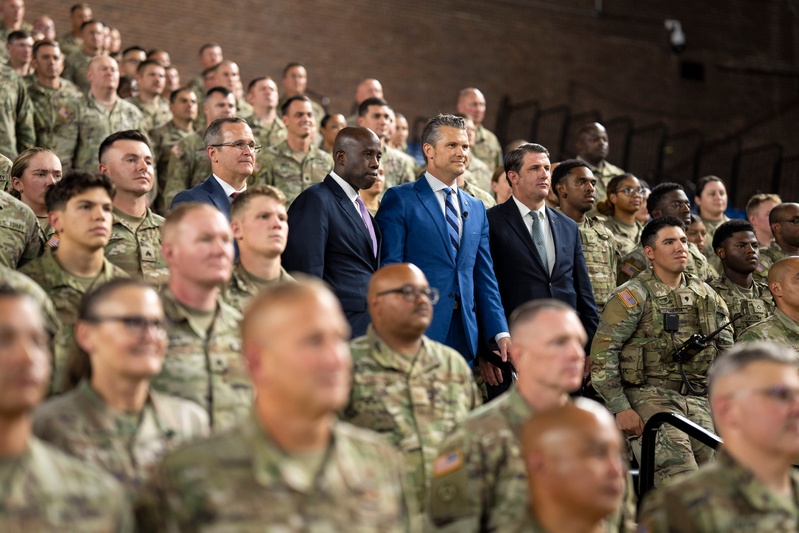 SD Meets with DC National Guard Troops at DC Armory