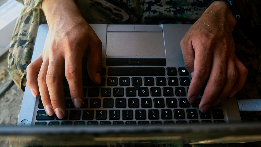 15th MEU Establishes Rapid Response Communications Node During Staff Planning Exercise