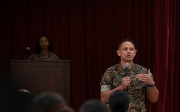 SMMC Ruiz visits I MEF
