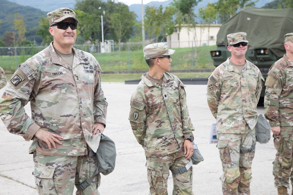 MG Taylor Visits 1-38 FAR Soldiers