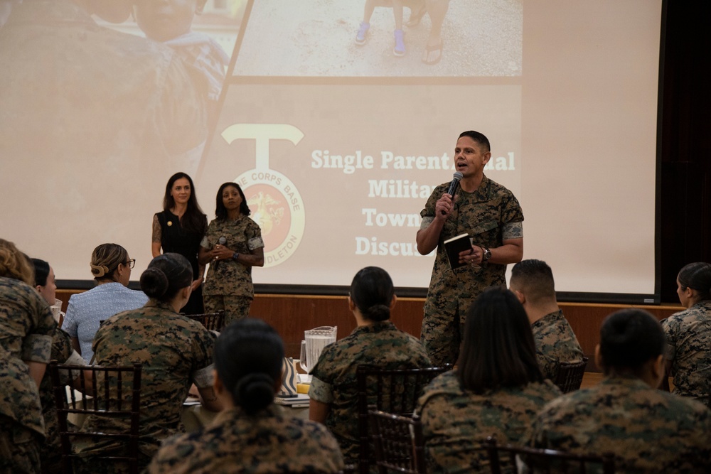 SMMC Ruiz visits I MEF