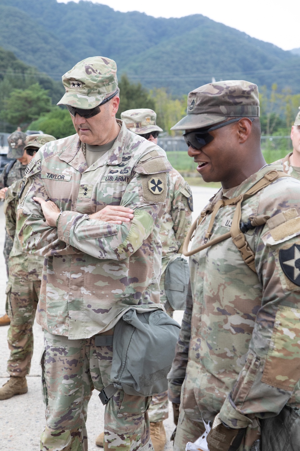 MG Taylor Visits 1-38 FAR Soldiers