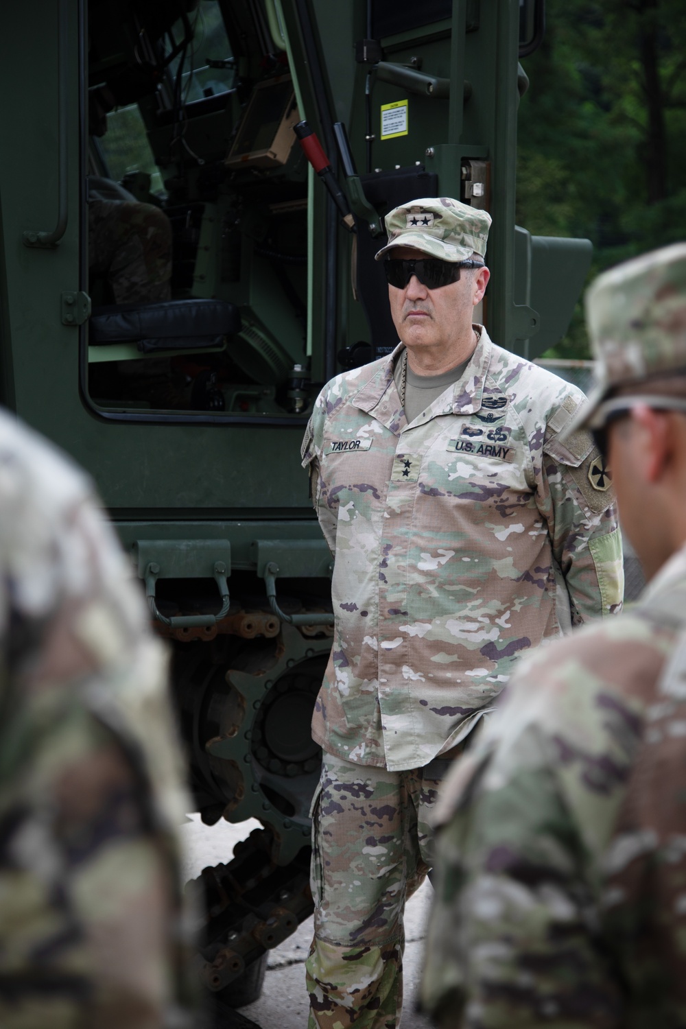 MG Taylor Visits 1-38 FAR Soldiers