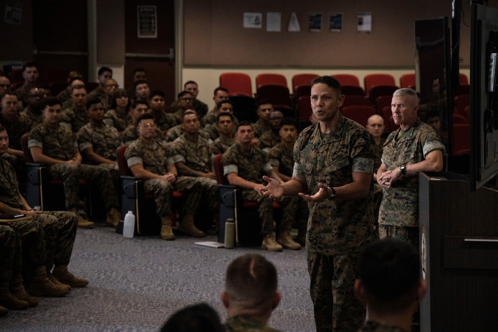 SMMC Ruiz visits I MEF