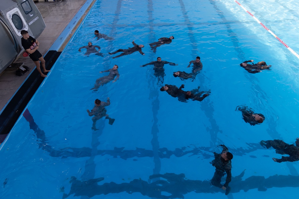 3d Intelligence Battalion hosts swim qualification for III MIG