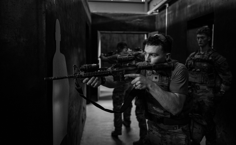 Clear! U.S. Soldiers Conduct Shoot House Training