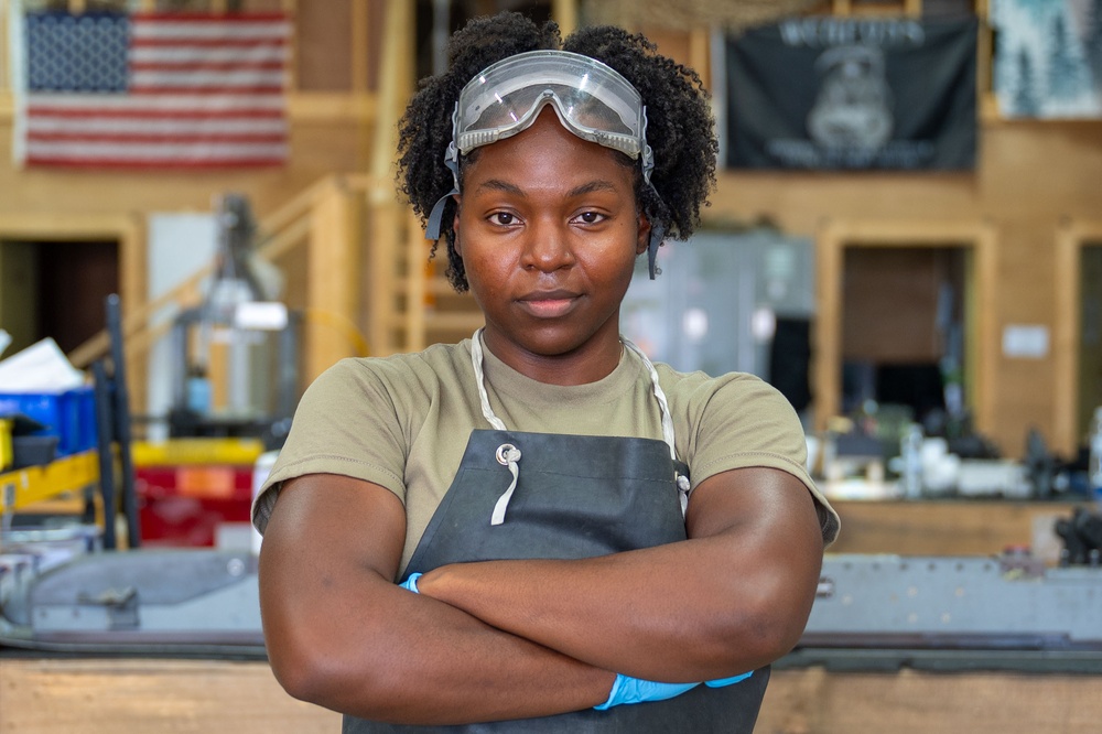 Backbone of 378th EMXS: Weapons backshop