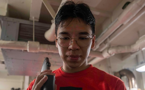 George Washington Sailor Conducts Weapon Checks