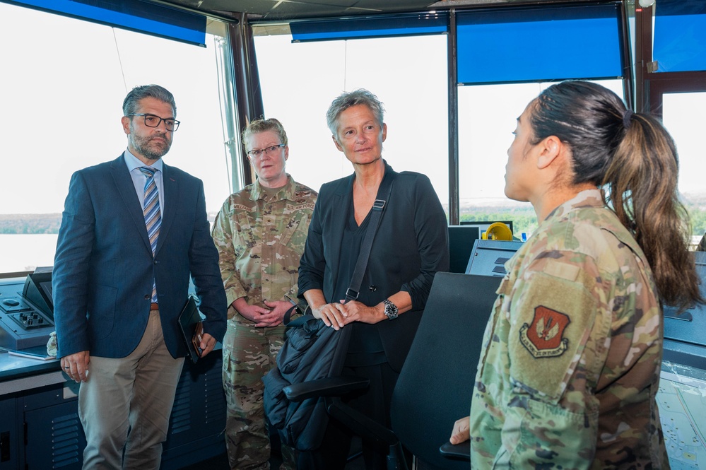 86 AW Leadership hosts Kaiserslautern Lord Mayor during initial base immersion