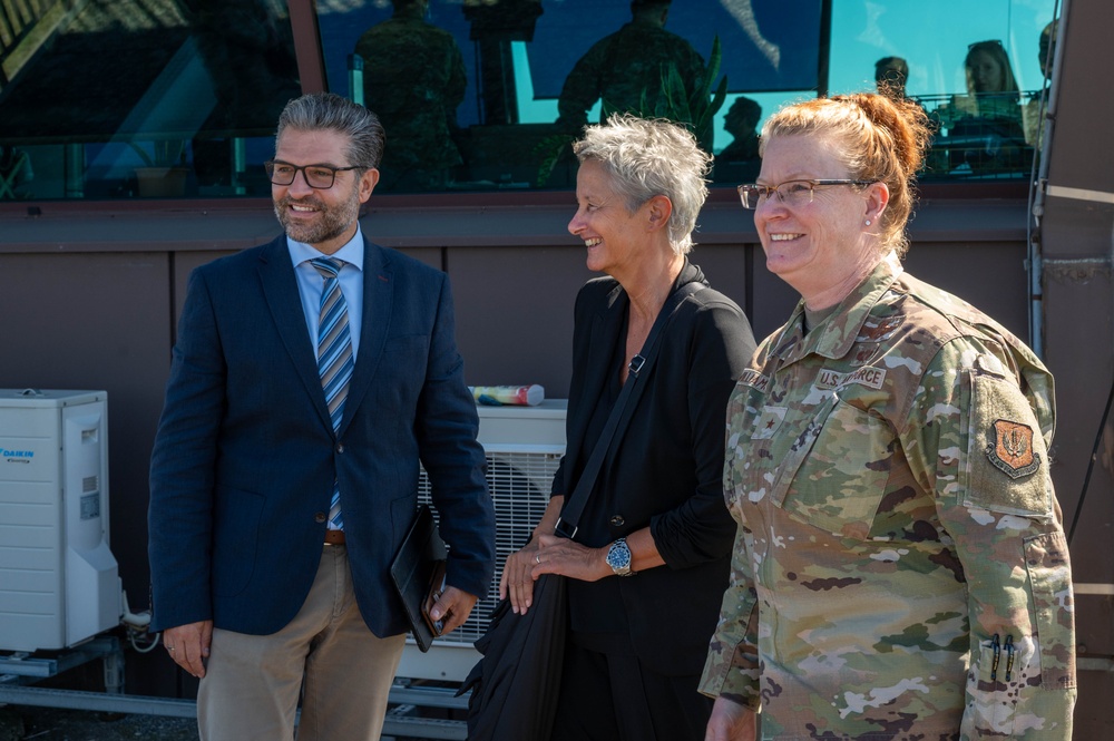 86 AW Leadership hosts Kaiserslautern Lord Mayor during initial base immersion