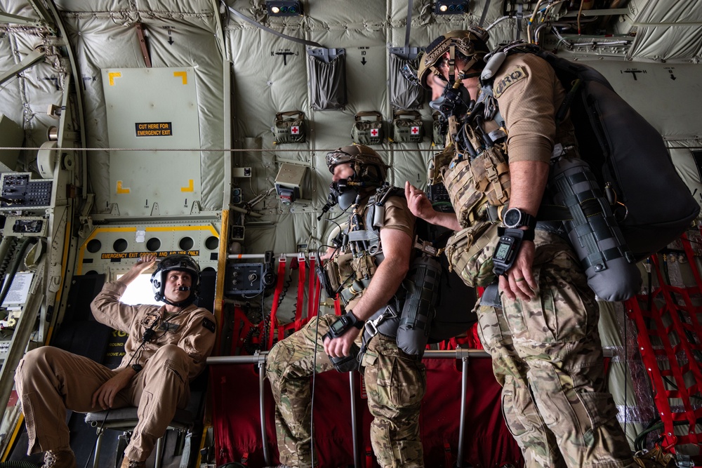 HALO jumps enhance joint operations between Airmen, Marines