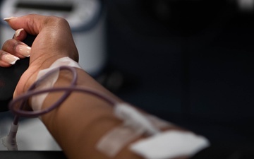 USS Ronald Reagan (CVN 76) Sailor Donates Blood