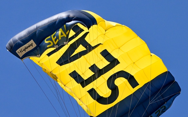 U.S. Navy Parachute Team