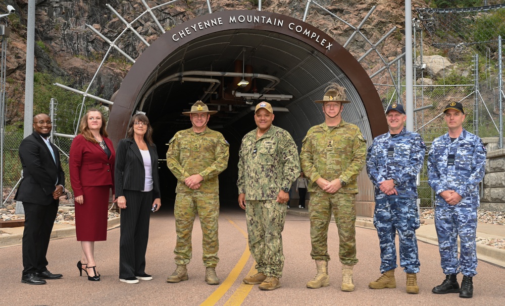 AUS Defense Force Space Commander receives missile warning operations immersion