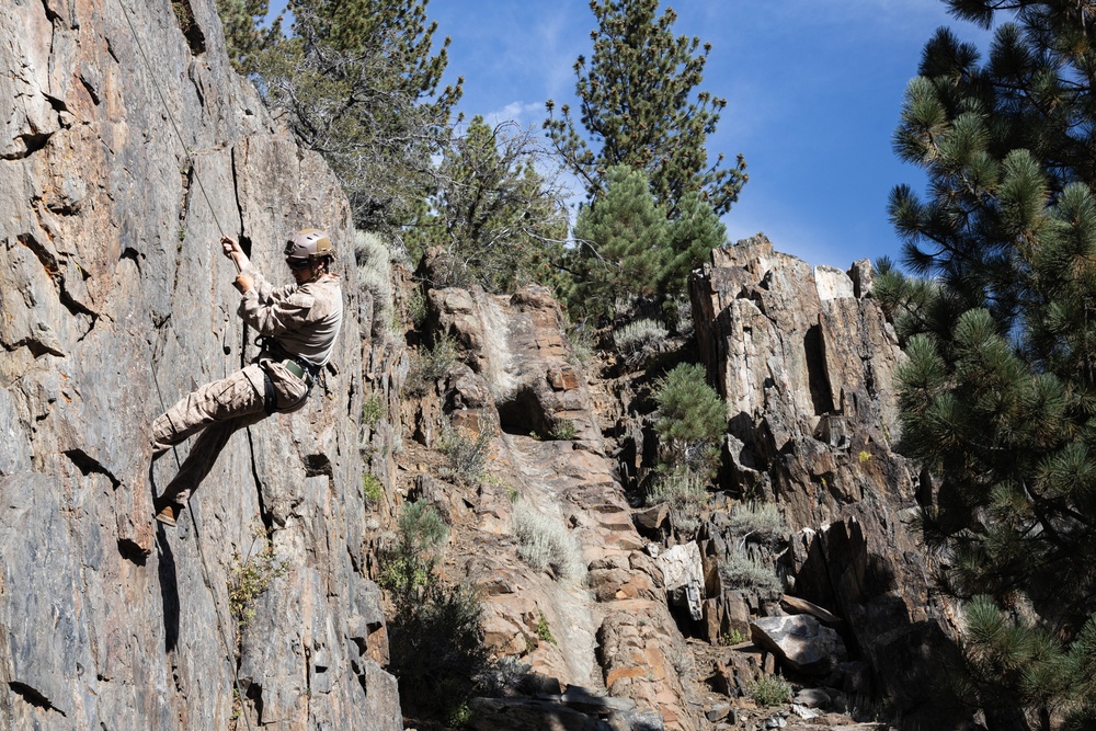 V35 Marines conduct top rope climbing during Assault Climbers Course