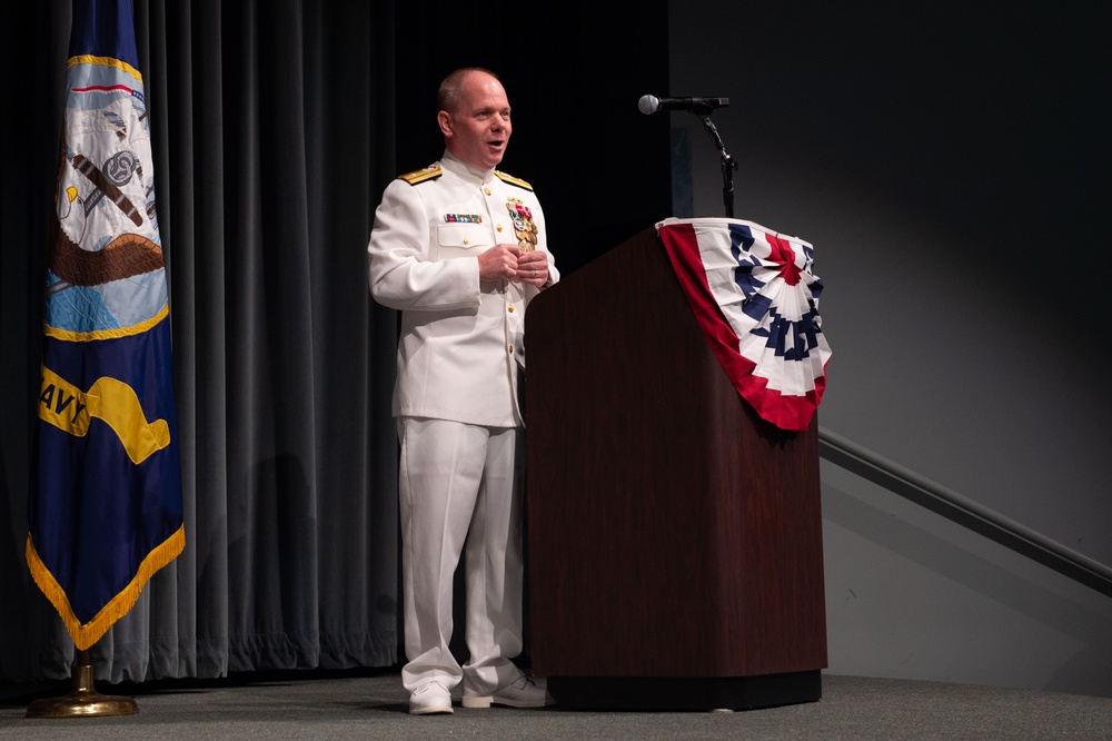 Capt. Garis Assumes Command of Submarine Squadron 19