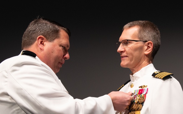Capt. Garis Assumes Command of Submarine Squadron 19
