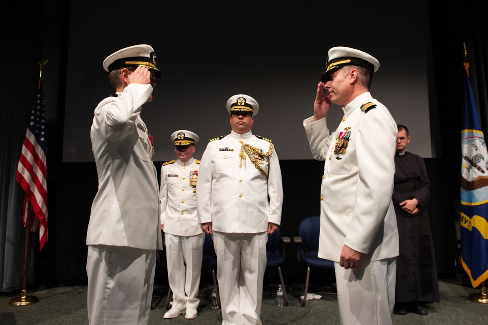 Capt. Garis Assumes Command of Submarine Squadron 19