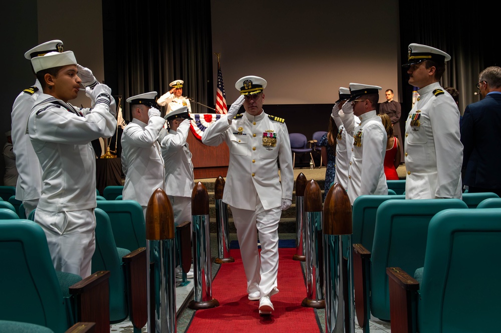 Capt. Garis Assumes Command of Submarine Squadron 19