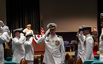 Capt. Garis Assumes Command of Submarine Squadron 19