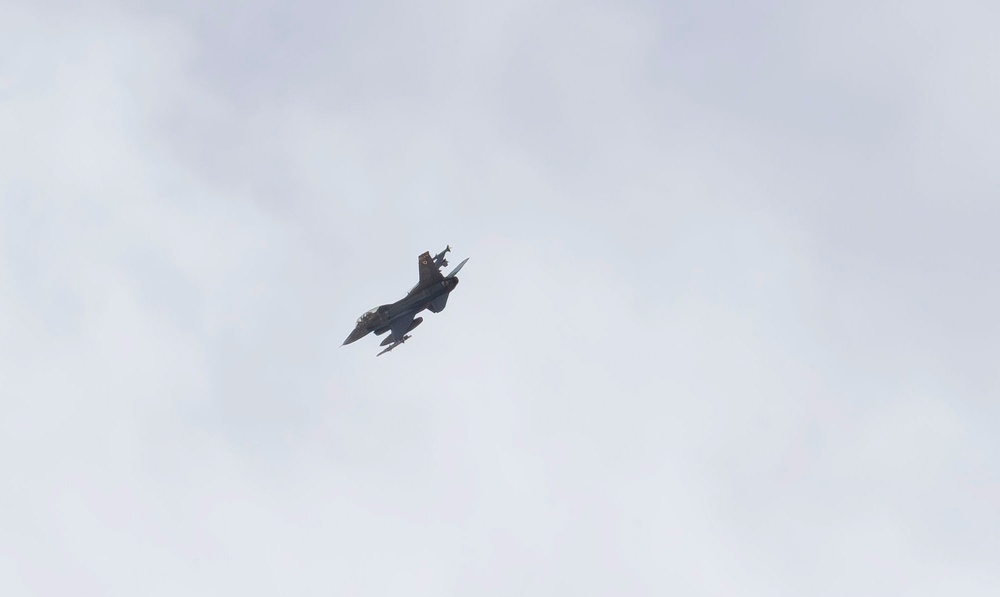 Holloman F-16 Conduct Routine Training