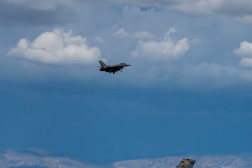 Holloman F-16 Conduct Routine Training