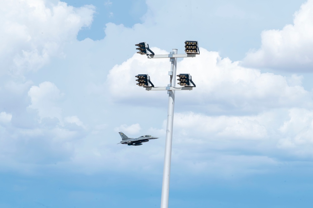 Holloman F-16 Conduct Routine Training