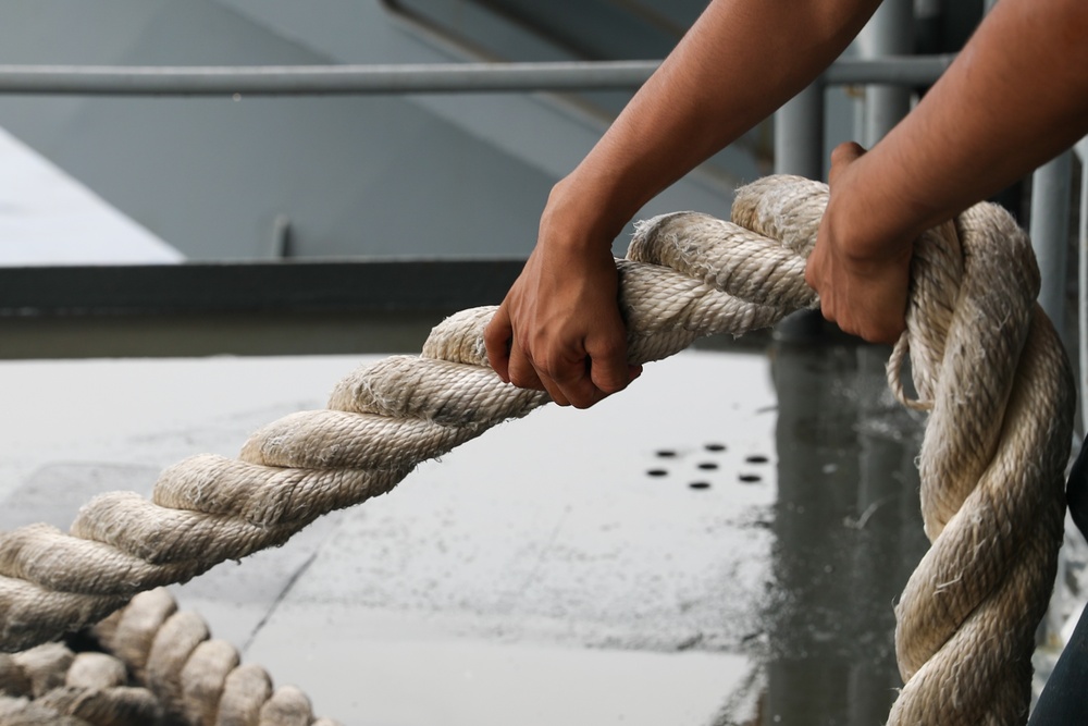 George Washington Sailors Maintain Oxygen Equipment
