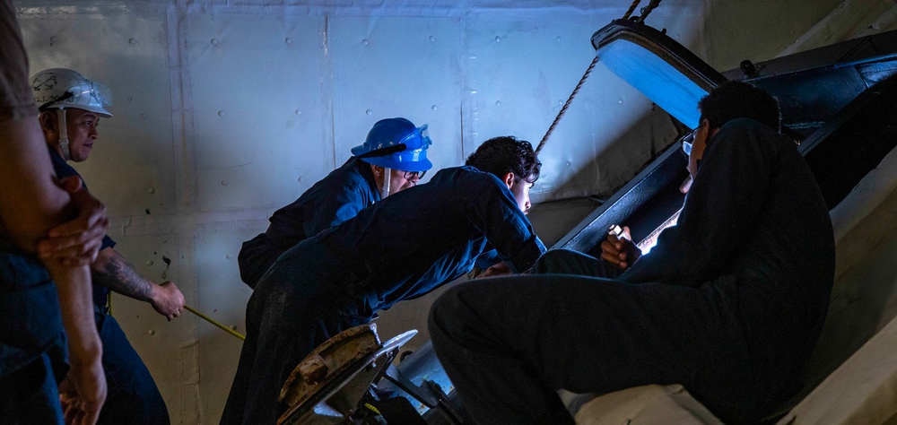 George Washington Sailors Conduct Sea-and-Anchor Evolution