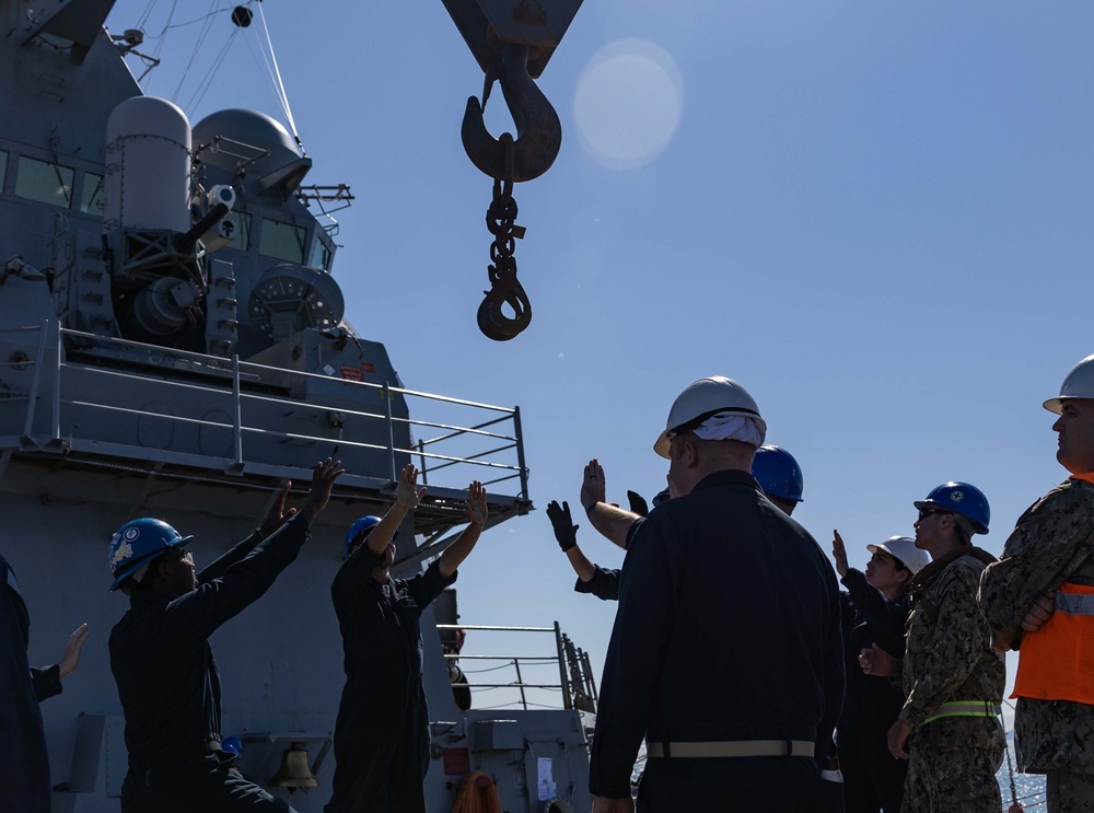 USS Higgins Completes Expeditionary Missile Reload Simulation At Sea