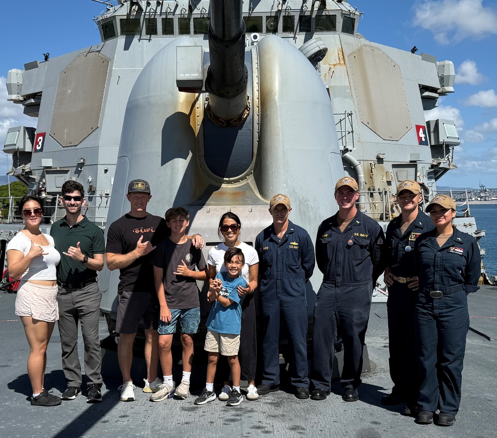 USS Decatur hosts Chamber of Commerce of Hawaii’s Young Professionals Program