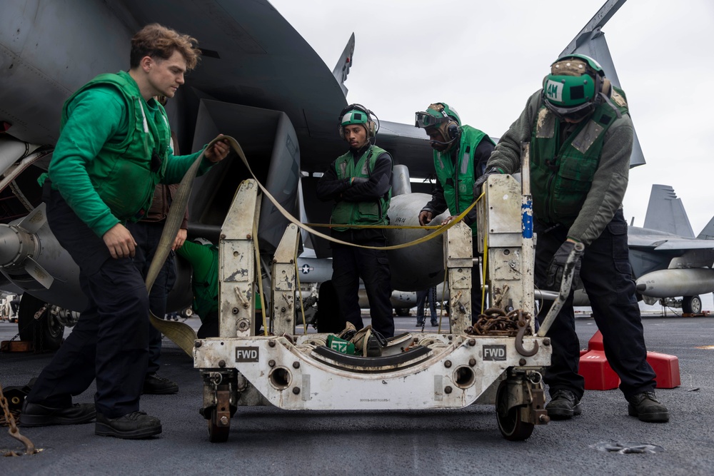 Abraham Lincoln participates in exercise Northern Edge 2025