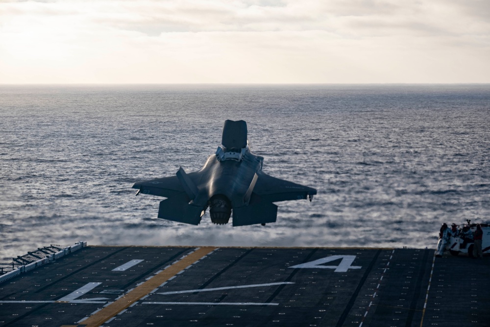 Boxer Conducts Flight Operations