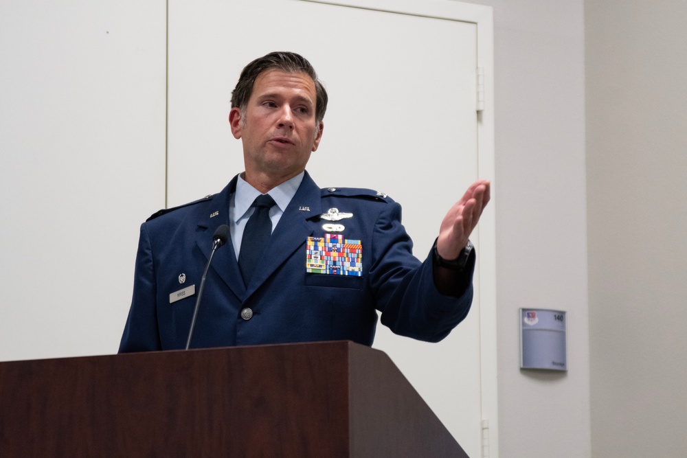 Commander assumes command of the 136th MSG