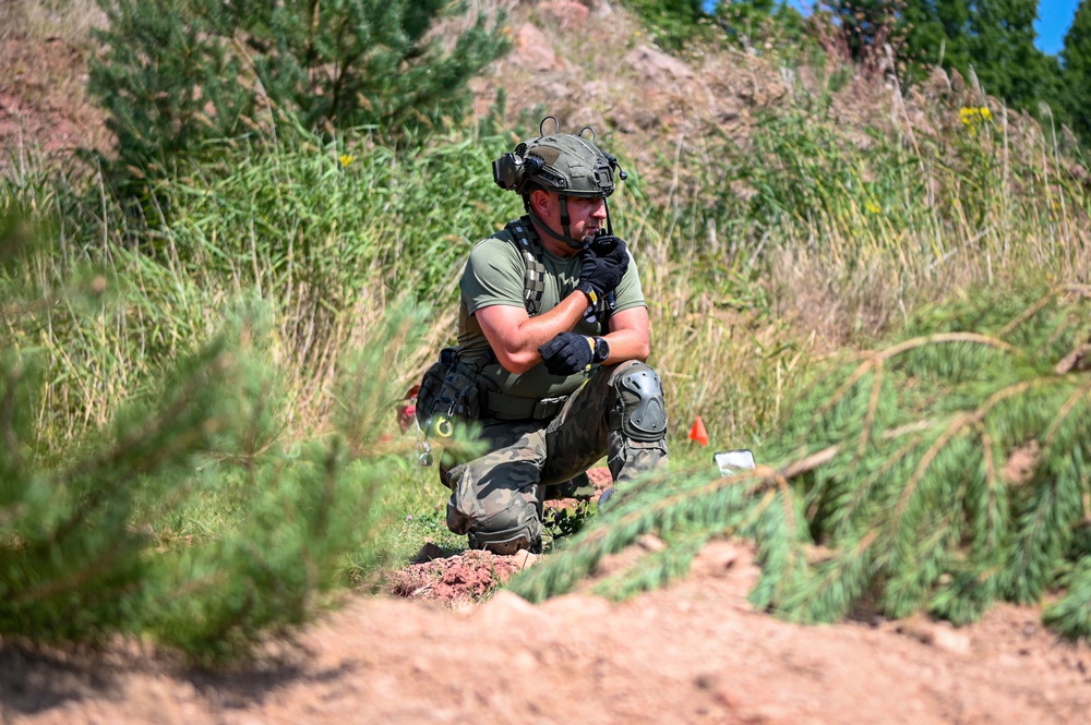 EOD teams tackle trench clearing scenario at IED Rodeo