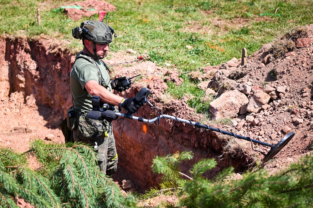 EOD teams tackle trench clearing scenario at IED Rodeo