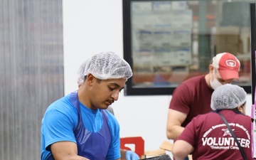 Fort Bliss Soldiers Volunteer at El Pasoans Fighting Hunger Food Bank