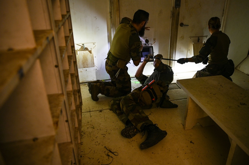 French EOD team clears a simulated “kill house” bunker during IED Rodeo