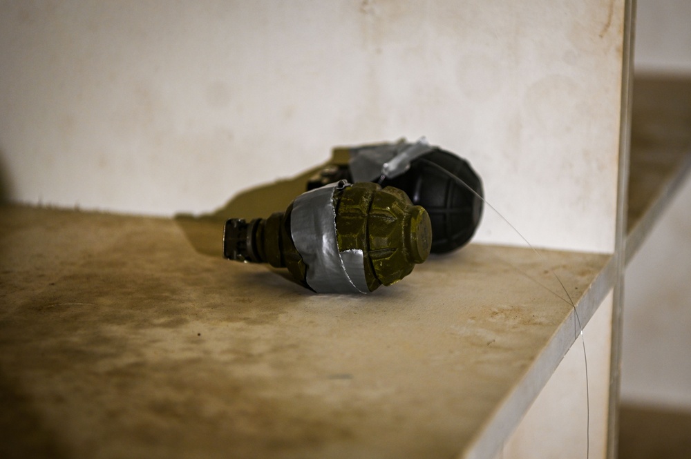 French EOD team clears a simulated “kill house” bunker during IED Rodeo