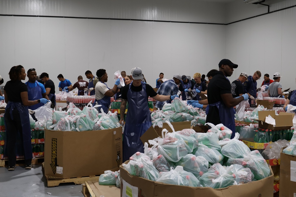 Fort Bliss Soldiers Volunteer at El Pasoans Fighting Hunger Food Bank