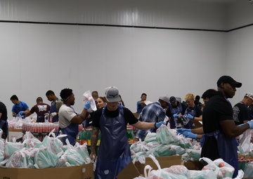Fort Bliss Soldiers Volunteer at El Pasoans Fighting Hunger Food Bank