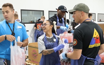 Fort Bliss soldiers united in service with El Pasoans Fighting Hunger Food