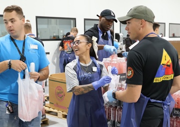 Fort Bliss soldiers united in service with El Pasoans Fighting Hunger Food