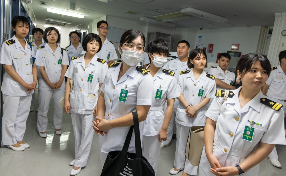 JMSDF Medical Personnel Tour U.S. Naval Hospital Yokosuka