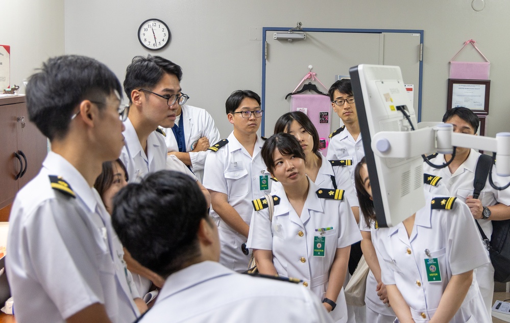 JMSDF Medical Personnel Tour U.S. Naval Hospital Yokosuka
