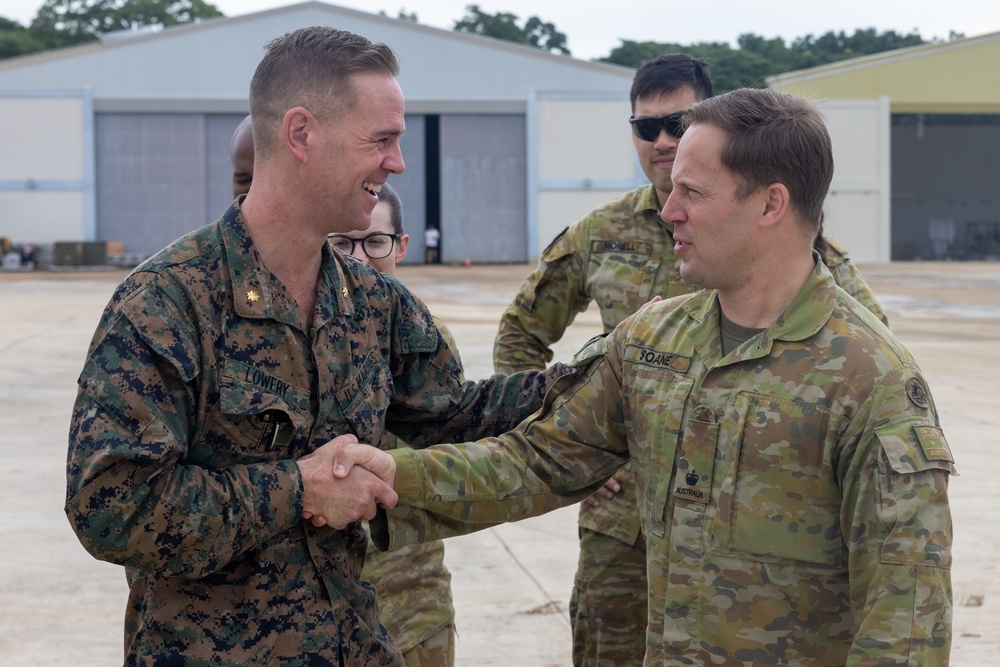 Ex Alon 25: U.S. Marines with MRF-D 25.3 brief Australian Army soldiers